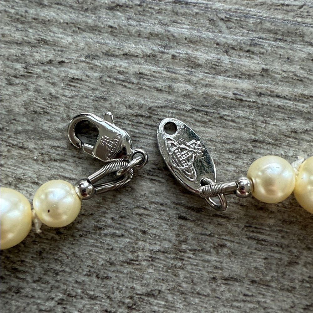 Vivienne Westwood Cream Pearl and Silver Necklace - Picture 3 of 8